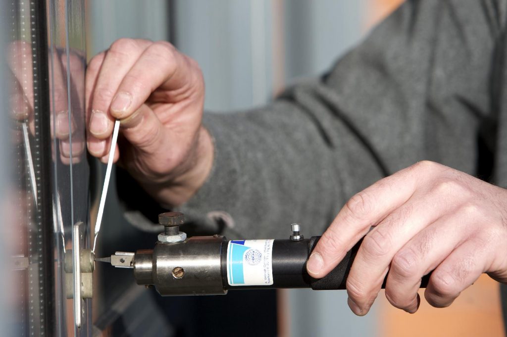 4 situations when you need professional locksmith services
